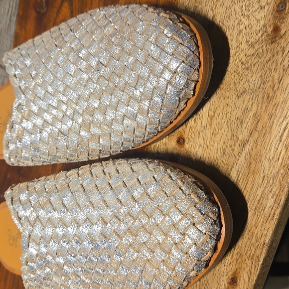 Seychelles Women's Silver and Tan Woven Mules - Size 7.5M - Never Worn! - Picture 6 of 12